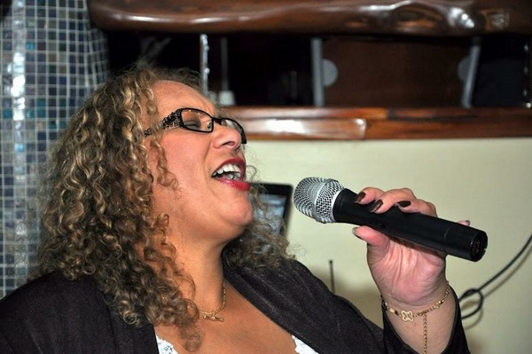 Paula singing